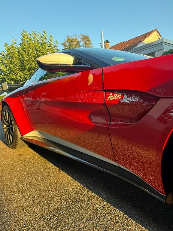 Aston Martin V8 Vantage