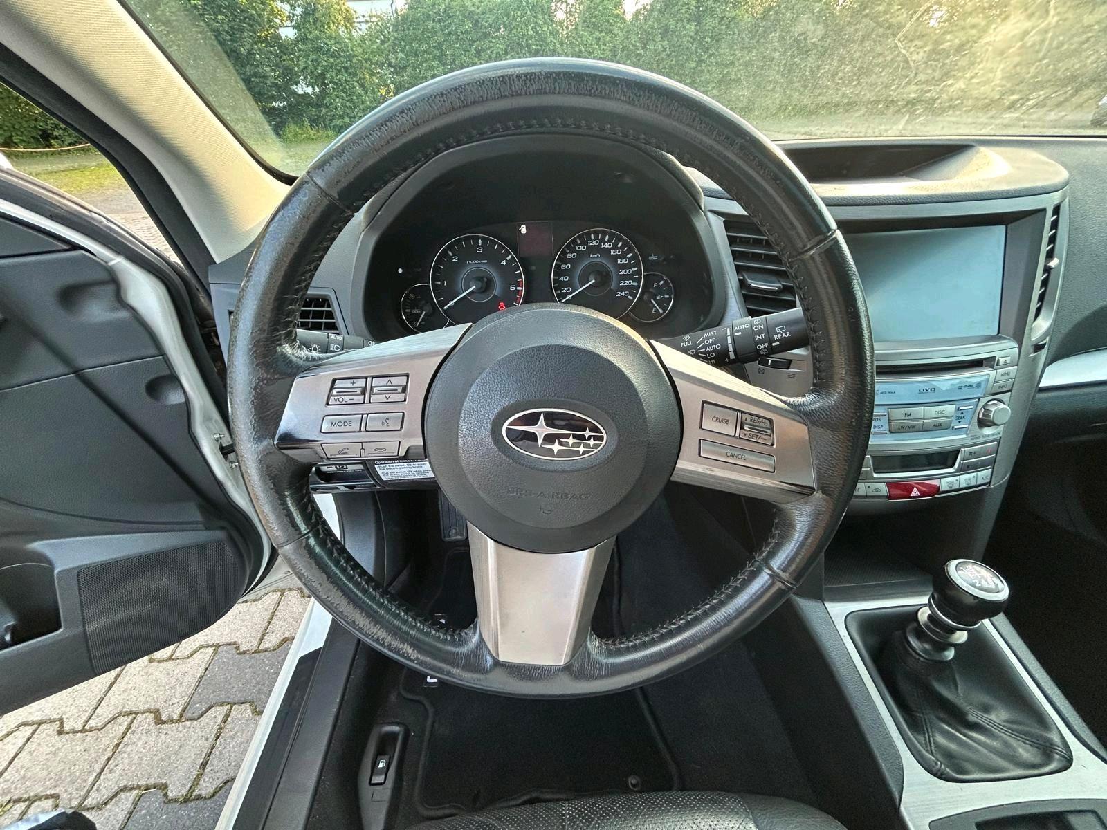 Subaru Legacy 2010 — photo 11