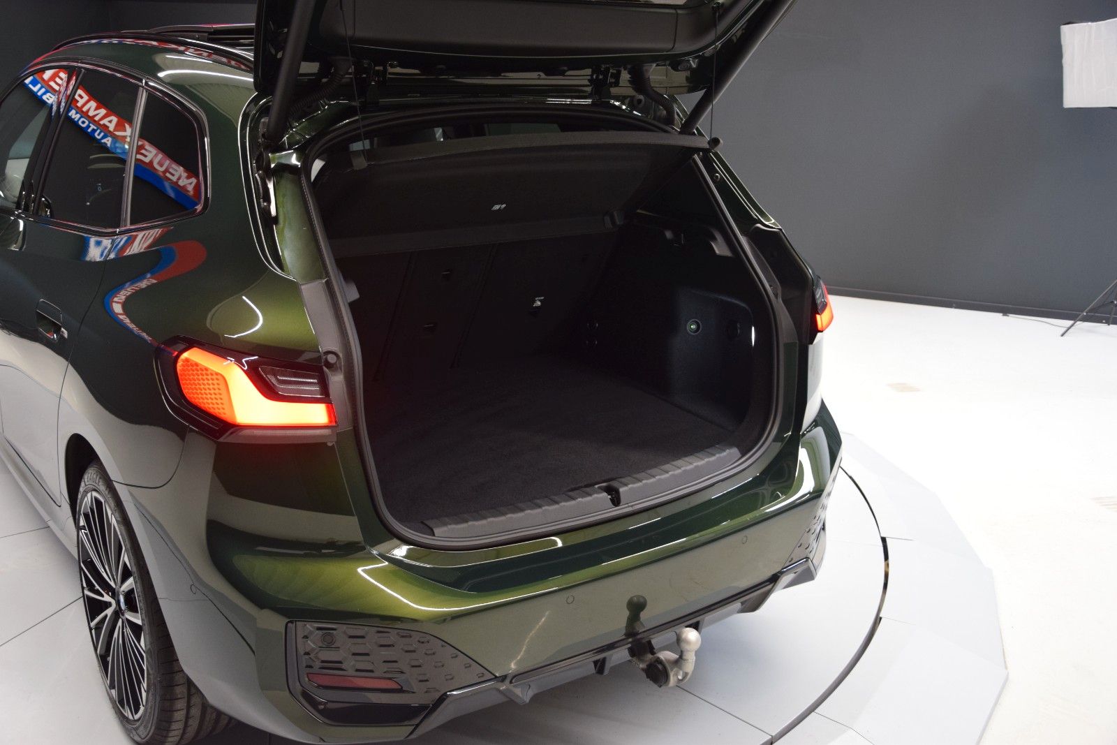 Fahrzeugabbildung BMW 218 i Active Tourer M Sport HuD Leder Pano AHK