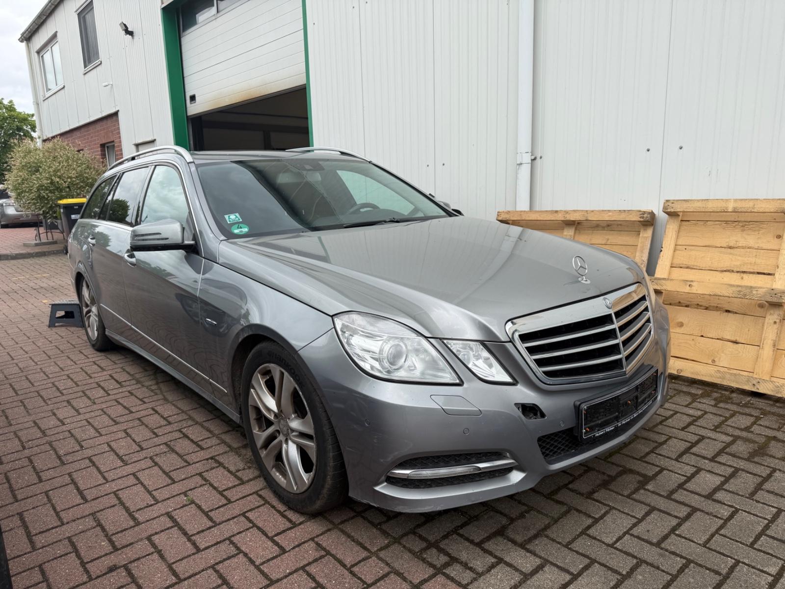 Mercedes-Benz E 220 CDI T BlueEFFICIENCY AVANTGARDE