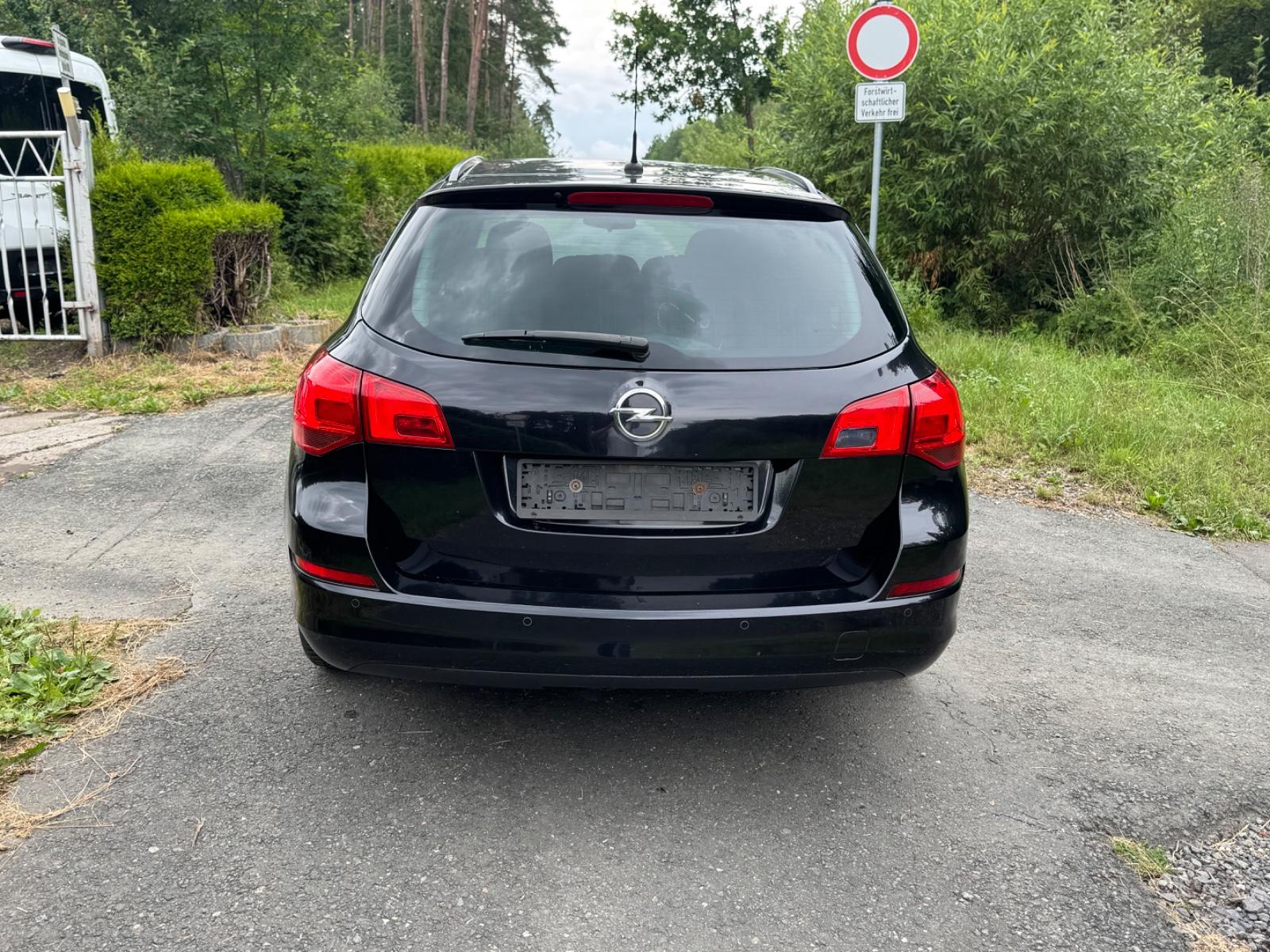 Opel Astra 2011 — photo 6