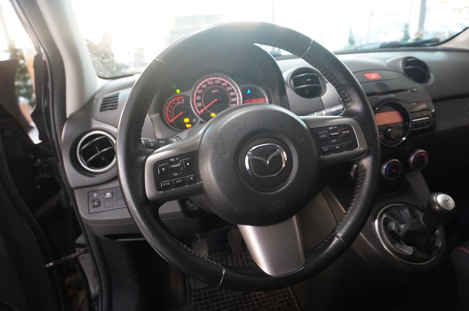 Fahrzeugabbildung Mazda 2 Lim. 1.6D SPORT LINE KLIMA/NEBEL/CD/TÜV/AHK