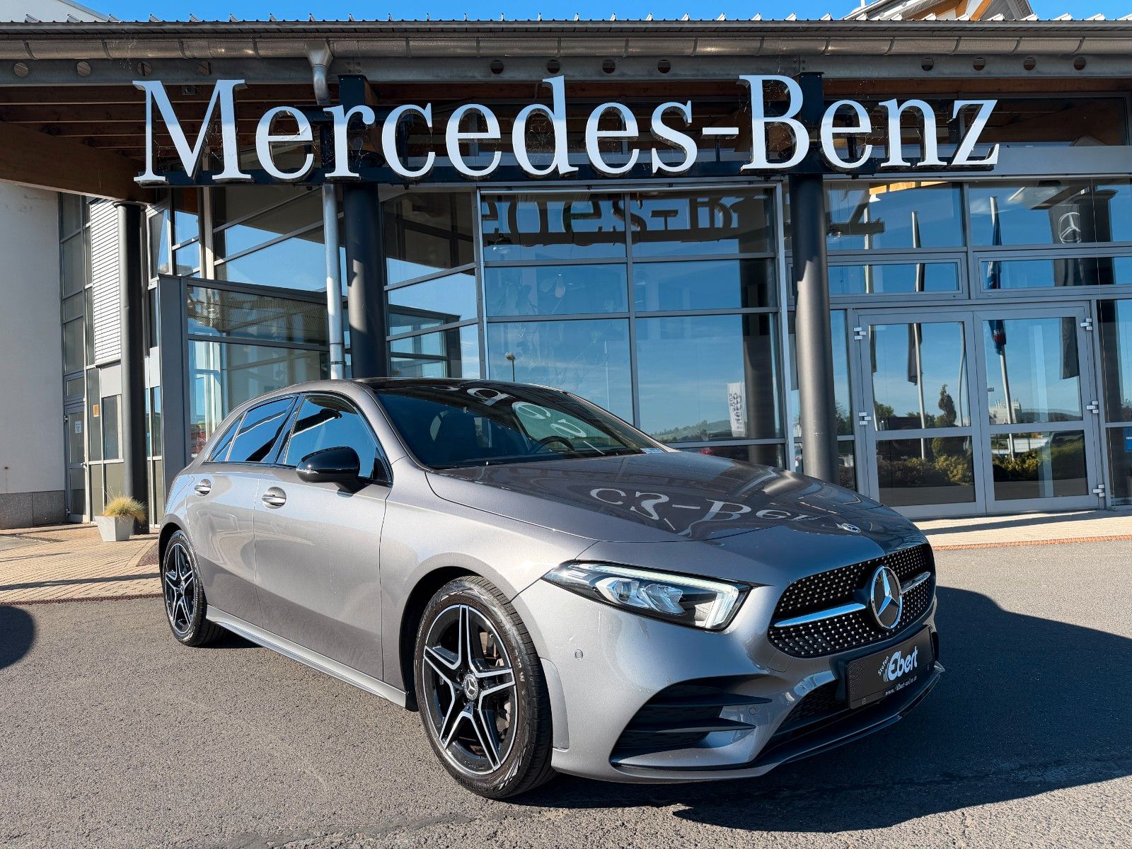 Fahrzeugabbildung Mercedes-Benz A 180 AMG Night+Pano+LED+Carplay