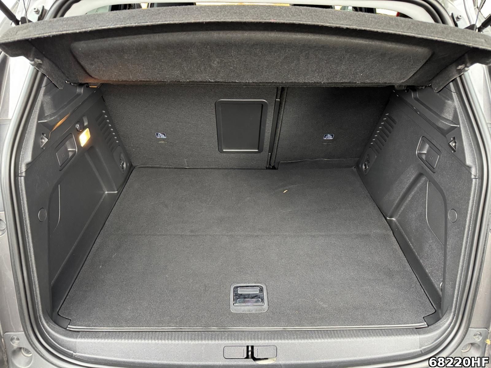 Fahrzeugabbildung Peugeot 3008 Allure 1.6 Hybrid 225 Allure*NAVI*PDC*SHZ*