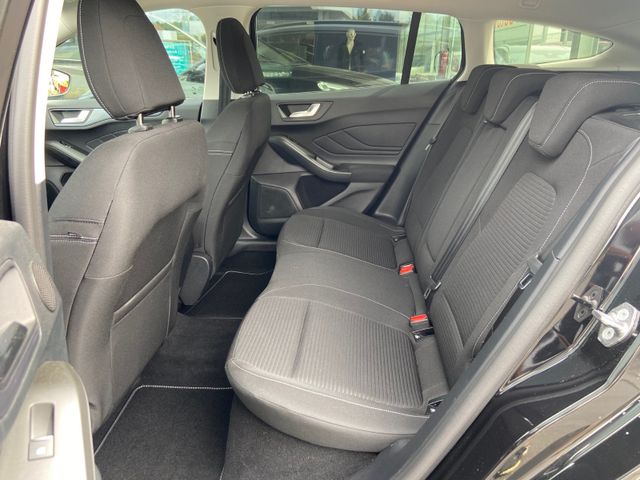 Fahrzeugabbildung Ford Focus Turnier Active X Autom., NAVI+RFK*PDC*LED