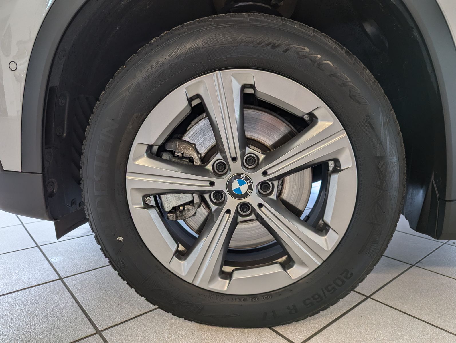 BMW X1 20 i Pano Premium-Travel-Paket AHK - Image 10