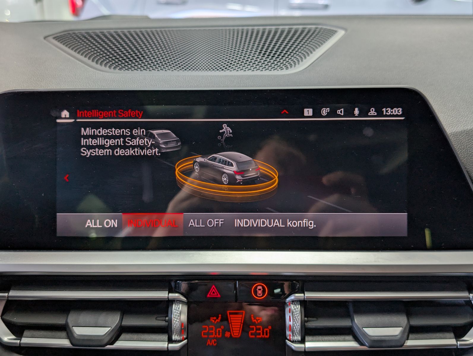 Fahrzeugabbildung BMW 320 i Sport Line Shadow H&K PANO ACC LEDER KAM