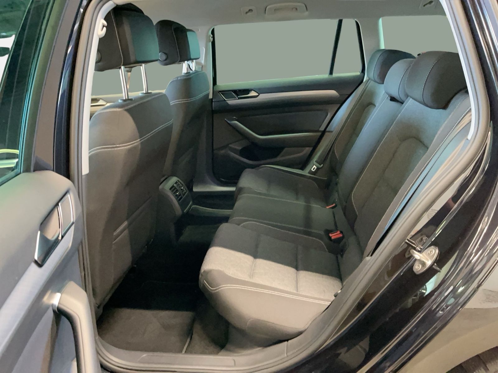 Volkswagen Passat Variant - Bild 11