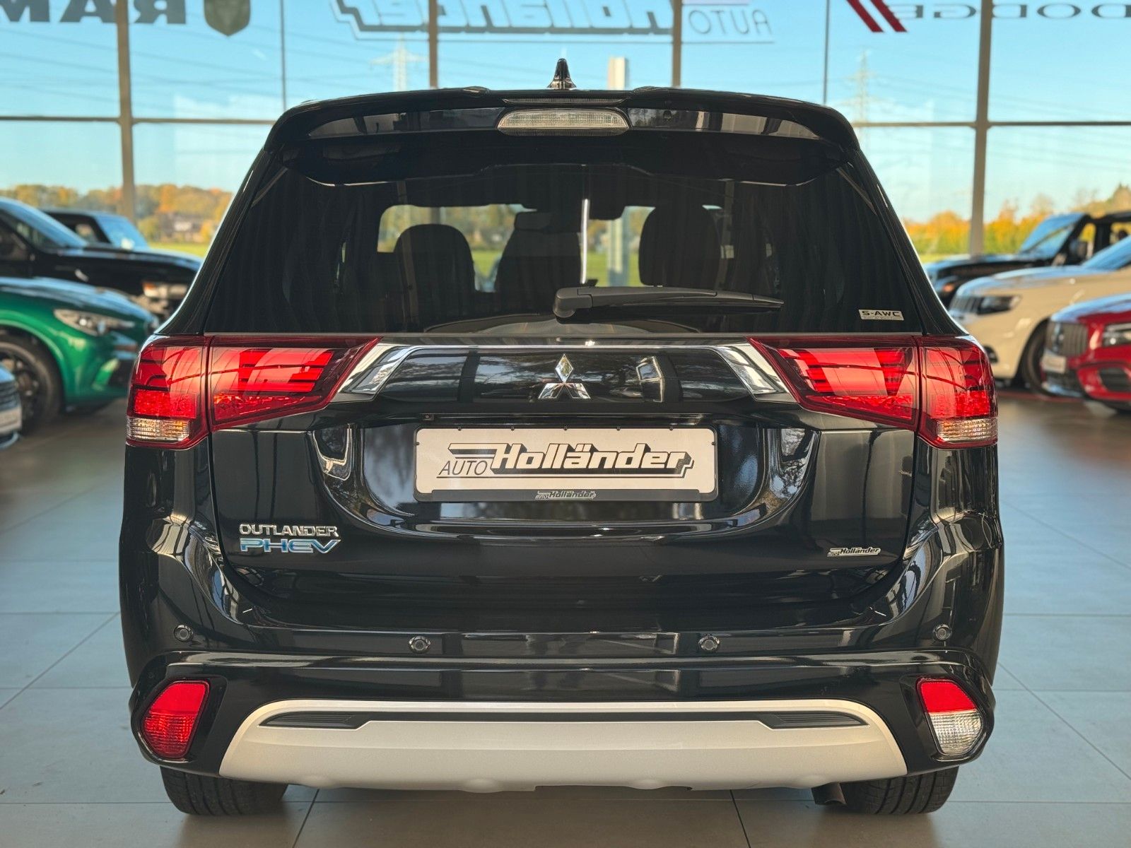 Fahrzeugabbildung Mitsubishi PHEV Outlander 4WD TOP AHK 1.HAND GJR