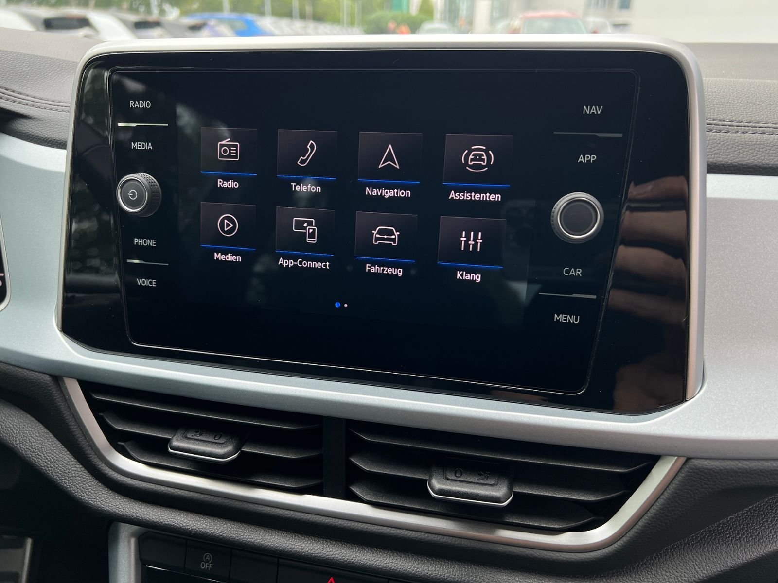 Fahrzeugabbildung Volkswagen T-Roc GOAL 2.0 TDI DSG *AHK, LED, "Plus"-Paket,