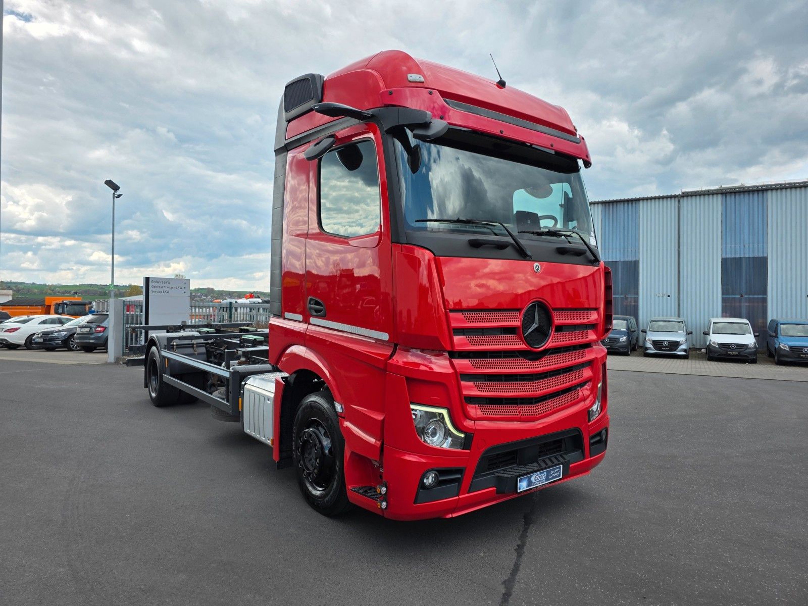 Fahrzeugabbildung Mercedes-Benz Actros 1843 LL BDF Fahrschule S&G 6 Sitze AHK