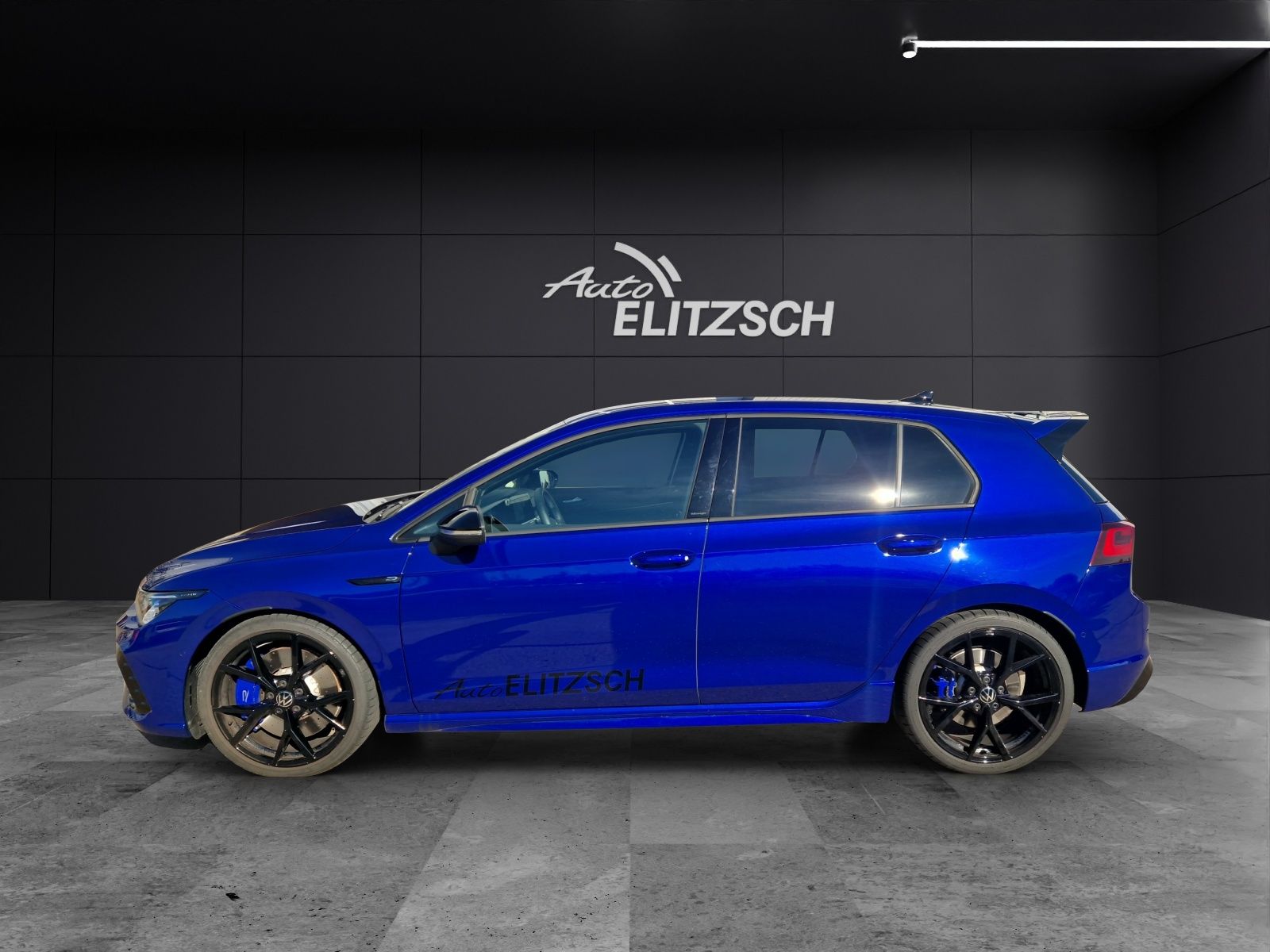 Fahrzeugabbildung Volkswagen Golf VIII R 4M DSG Matrix ACC SHZ Navi-Pro RearV