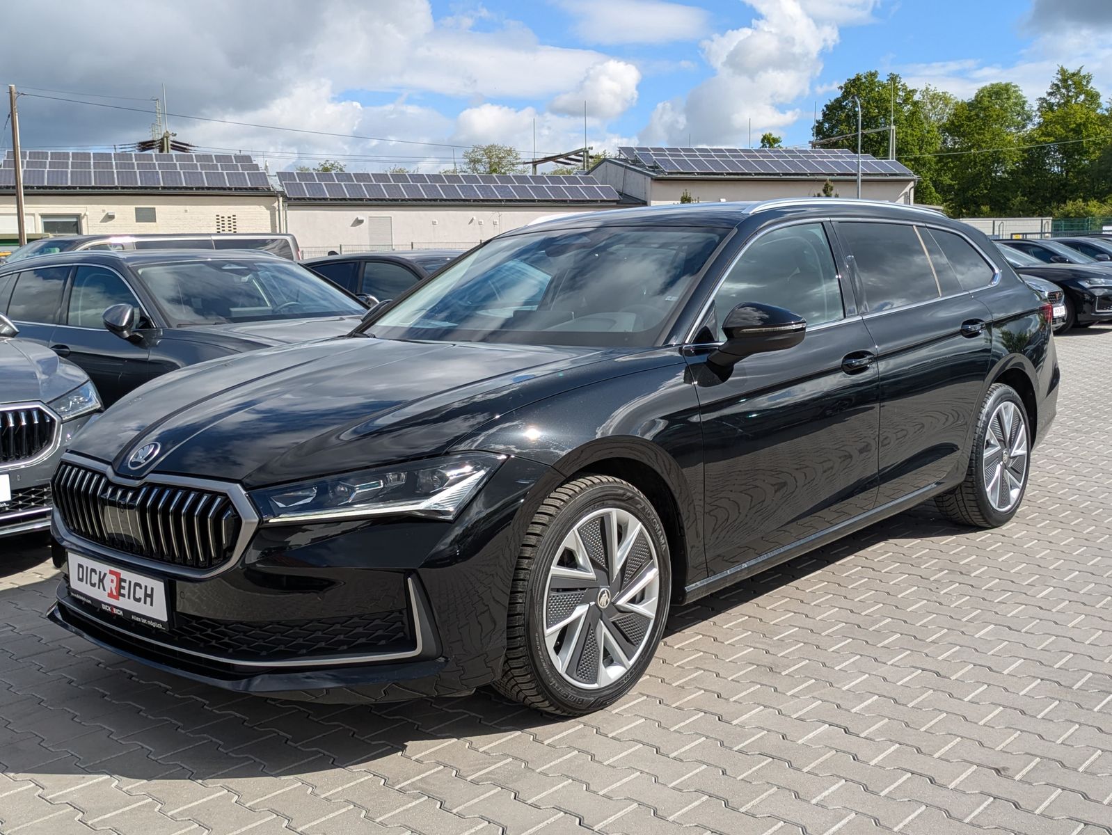 Fahrzeugabbildung SKODA Superb 2.0 TDI 4x4 Selection MATRIX*AHK*5J GAR.