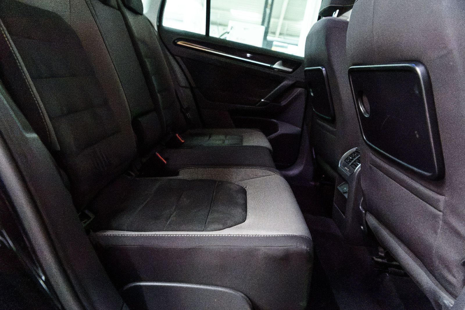 Fahrzeugabbildung Volkswagen Golf Sportsvan VII Highl+AHK+LED+GRA+SHZ+ALUFELG