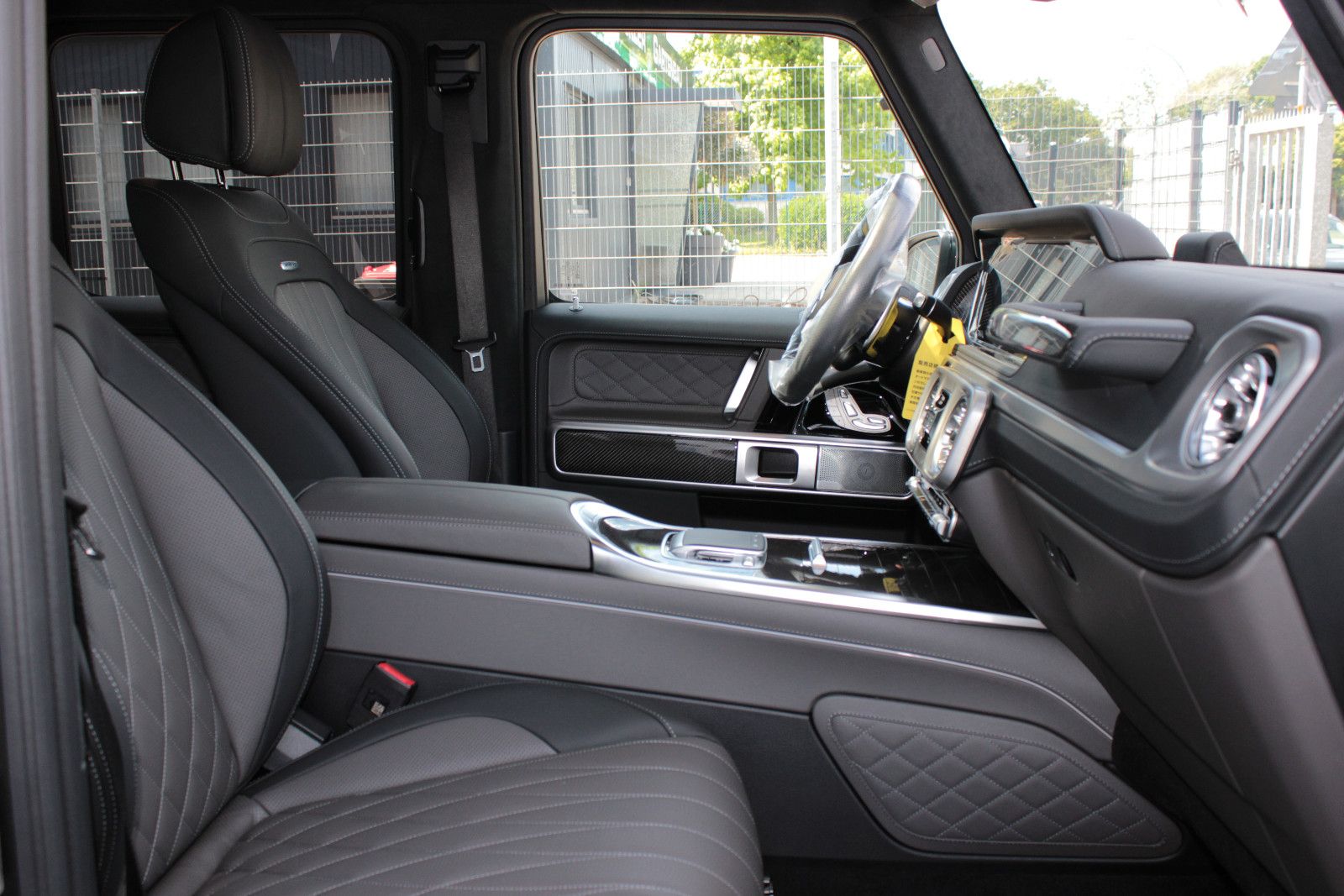 Fahrzeugabbildung Mercedes-Benz G 63 AMG *MY26* *A22* *SUPERIOR* *CARBON*