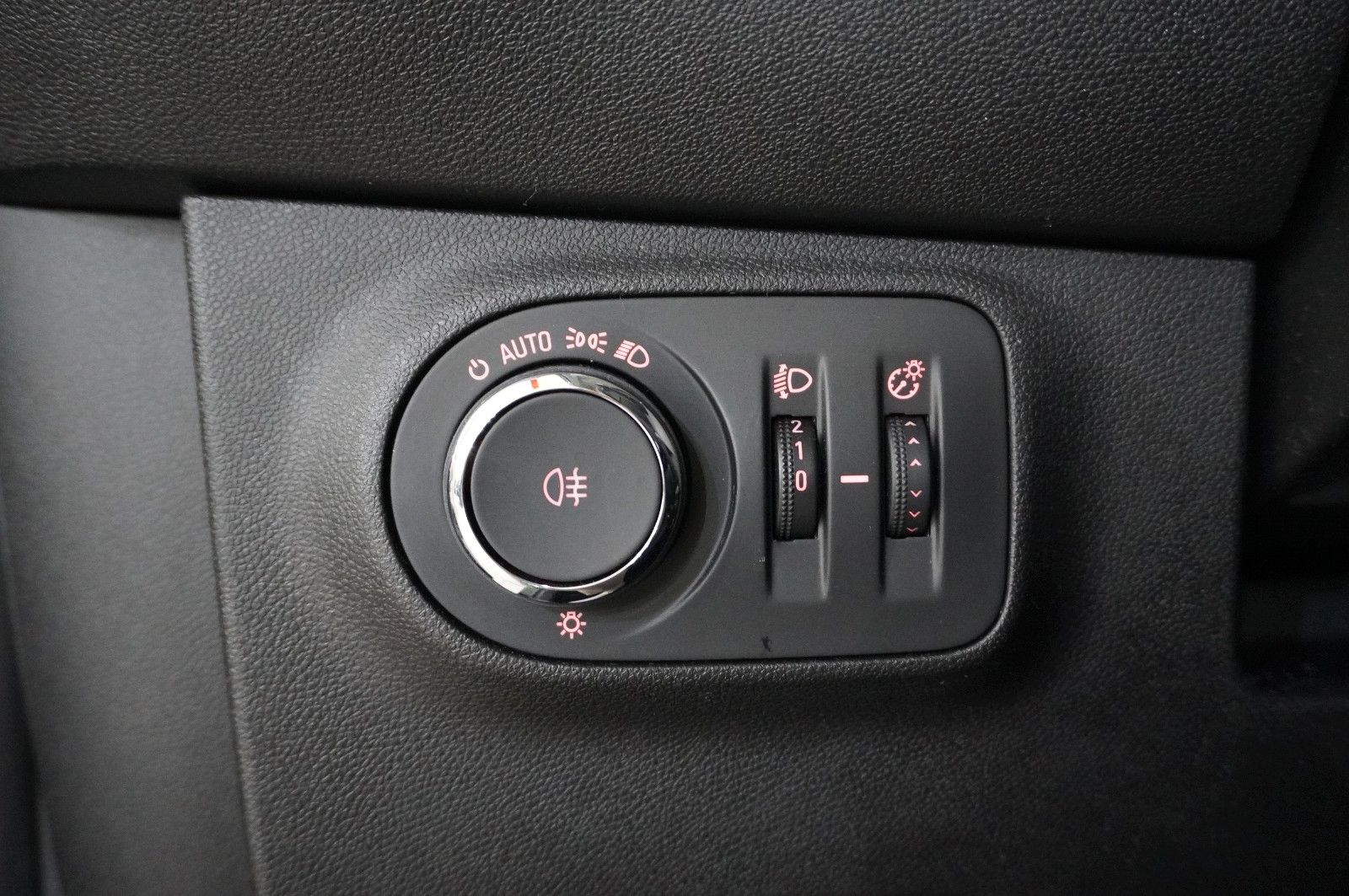 Fahrzeugabbildung Opel Adam 1.4 JAM NAVI/SHZ/PDC/KLIMA/LHZ/TEMP.