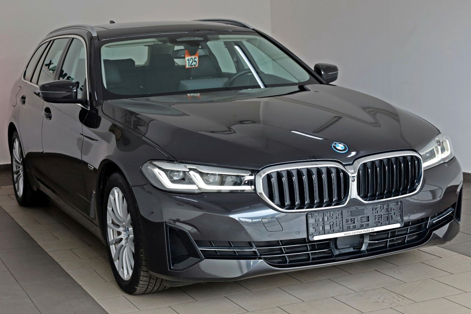 Fahrzeugabbildung BMW 530e xDrive Touring Leder,Navi,LED,HUD,Panorama