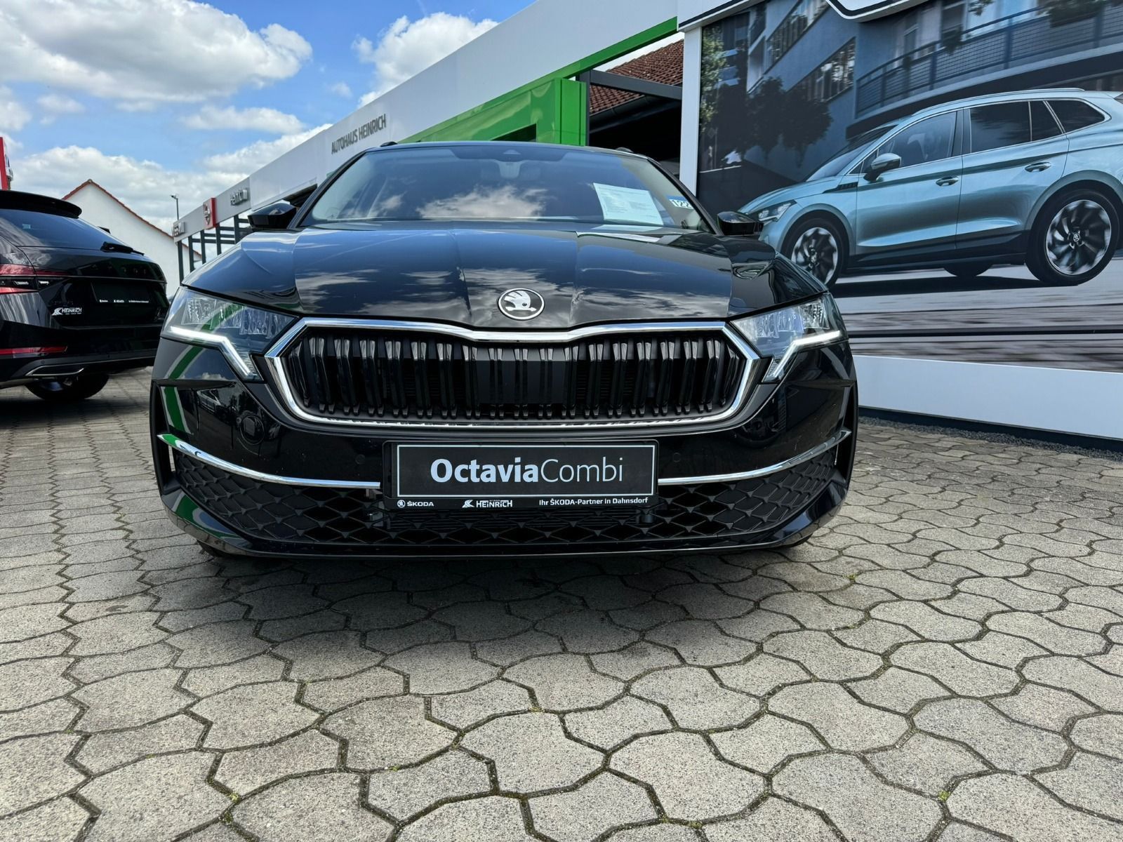 Fahrzeugabbildung SKODA Octavia Combi Selection 2,0 TDI DSG *RFK*ACC*NAV