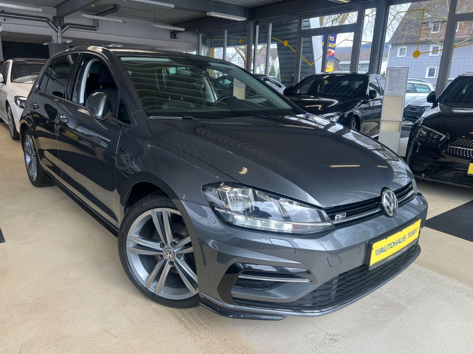 Fahrzeugabbildung Volkswagen Golf VII Lim. 1.5 TSI DSG Join R line *ACC*