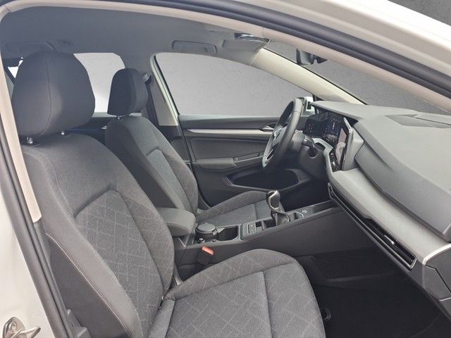 Fahrzeugabbildung Volkswagen Golf VIII Variant TSI Life LED Navi Climatronic