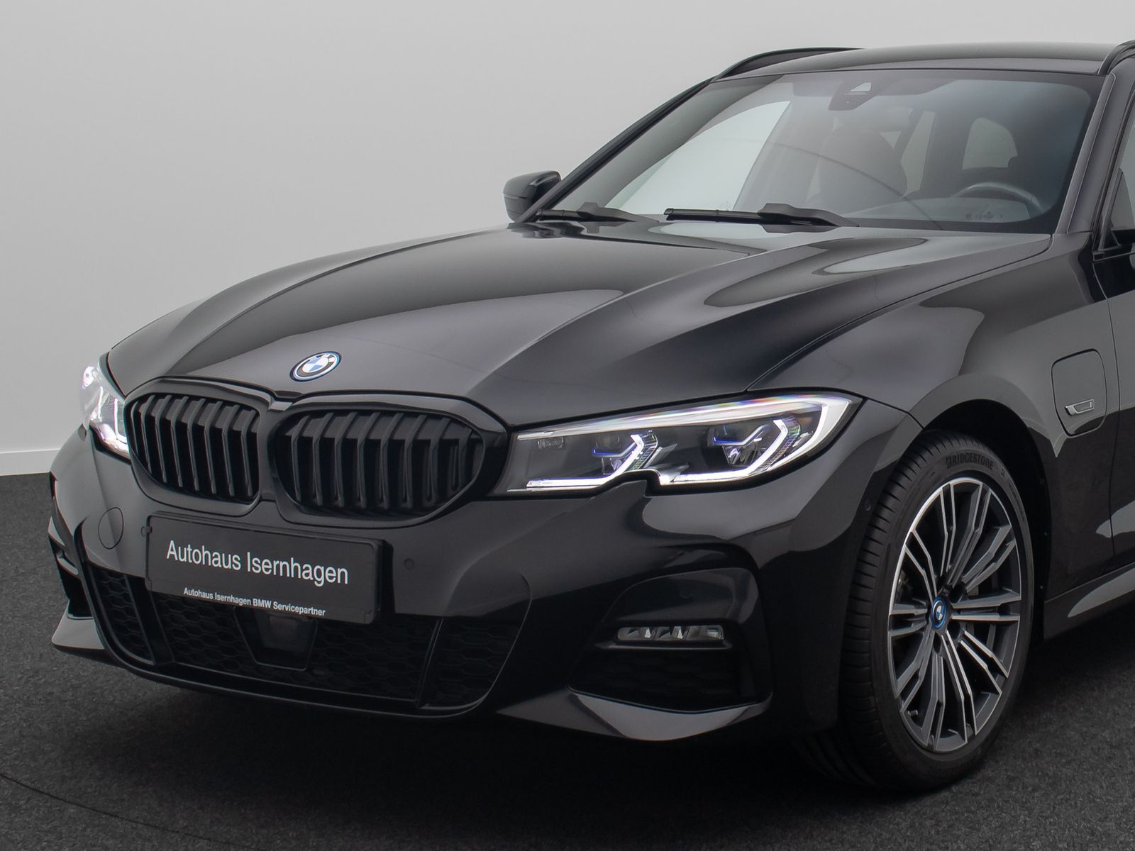 Fahrzeugabbildung BMW 330e M Sport Kamera HUD DAB Laser HiFi Alarm 18"