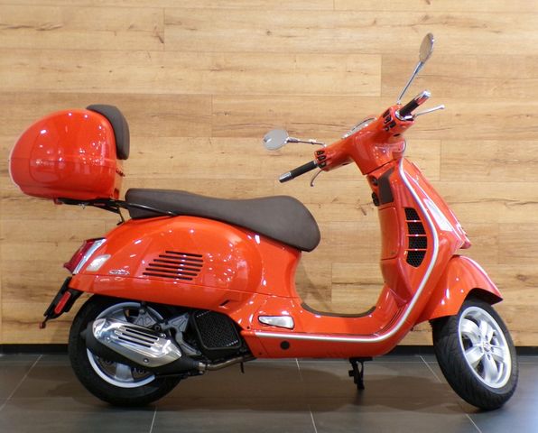 Vespa GTS 125 / Neuwertig / Inkl. Topcase