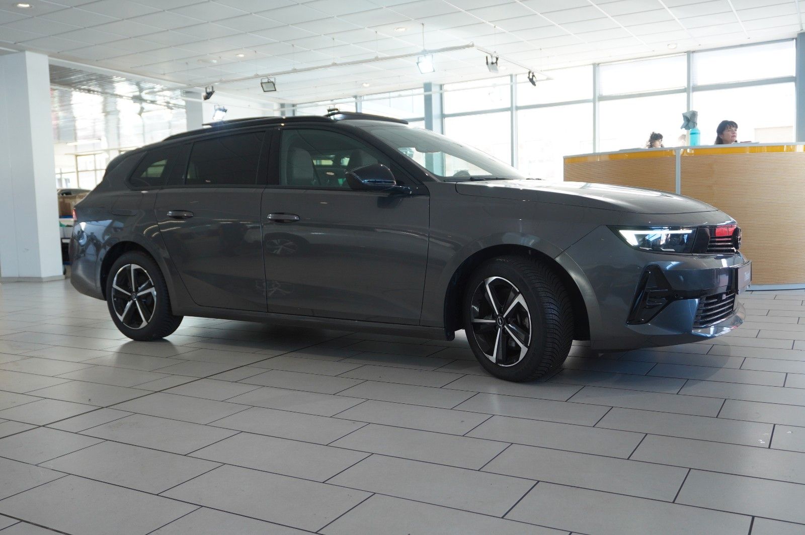Fahrzeugabbildung Opel Astra L ST 1.2T GS SPORT NAVI/LED/360°/PANO/HUD