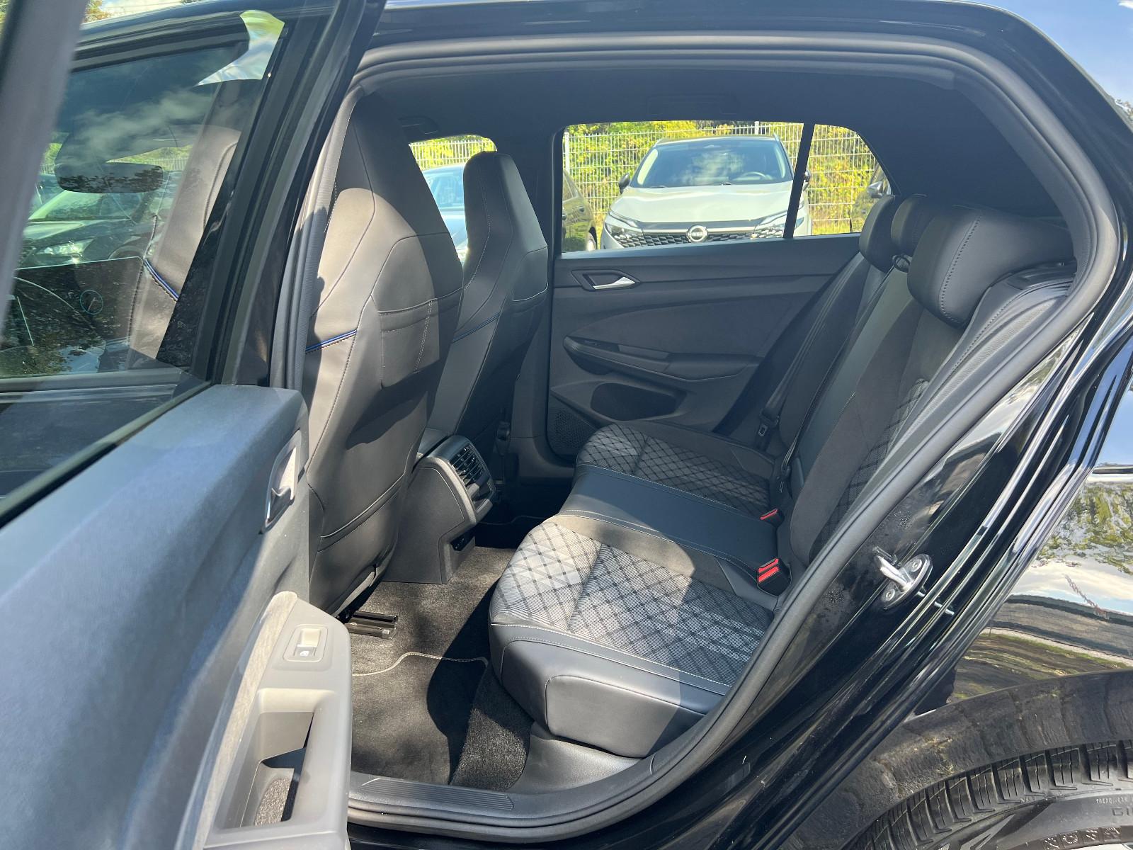 Volkswagen Golf VIII Lim 1.5 eTSI R-Line-LED-KAM-NAVI-GARAN, миниатюра 20
