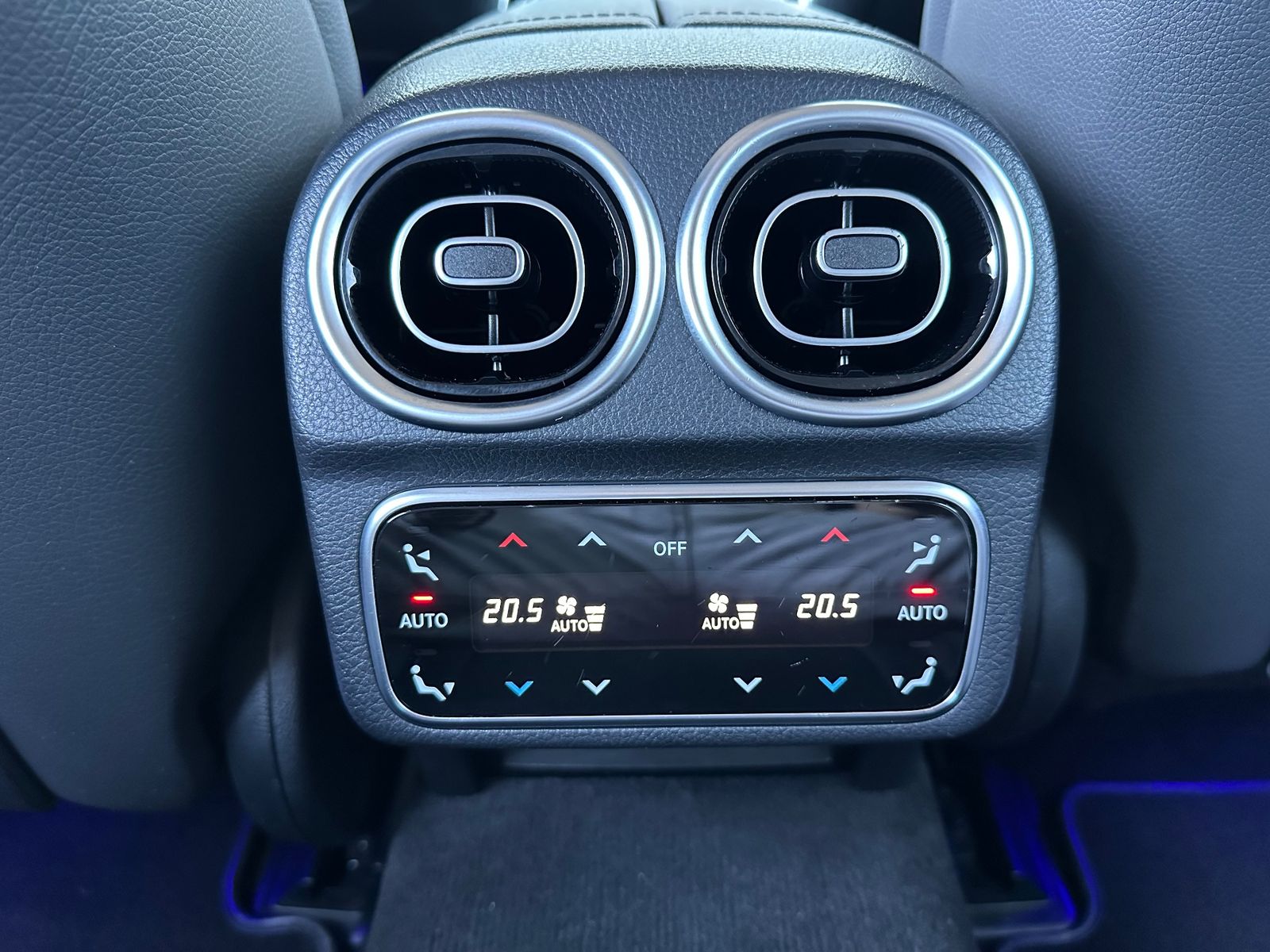 Fahrzeugabbildung Mercedes-Benz C 300 d T Avantgarde NAV+LED+AHK+DISTRONIC+18ZO