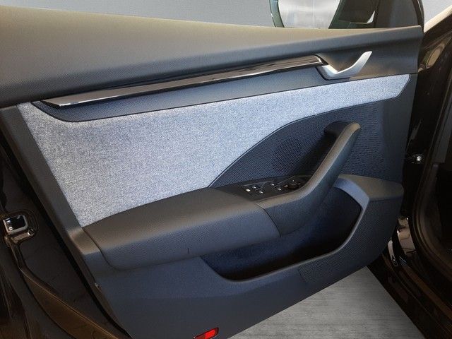 Fahrzeugabbildung Skoda Octavia Combi Selection 2.0TDI DSG Pano Navi