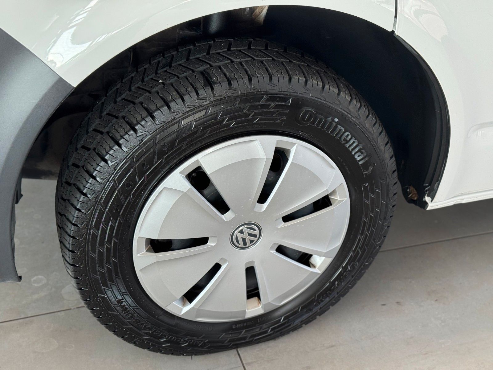 Fahrzeugabbildung Volkswagen T6 Transporter Kombi 2.0 TDI "Klima  9-Sitzer"