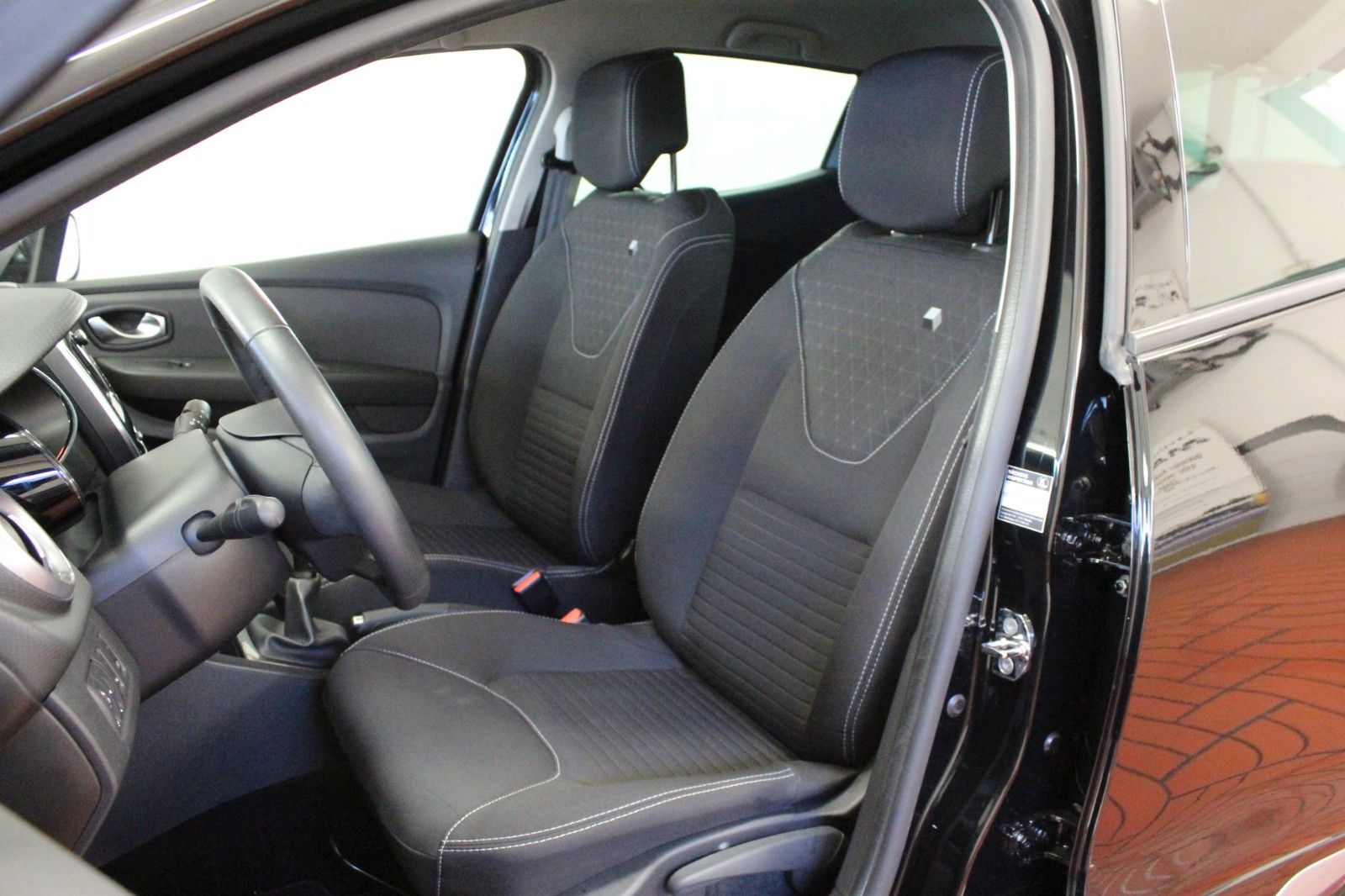 Fahrzeugabbildung Renault Clio TCe 90 GT Line *Navi*Klima*Winterräder *