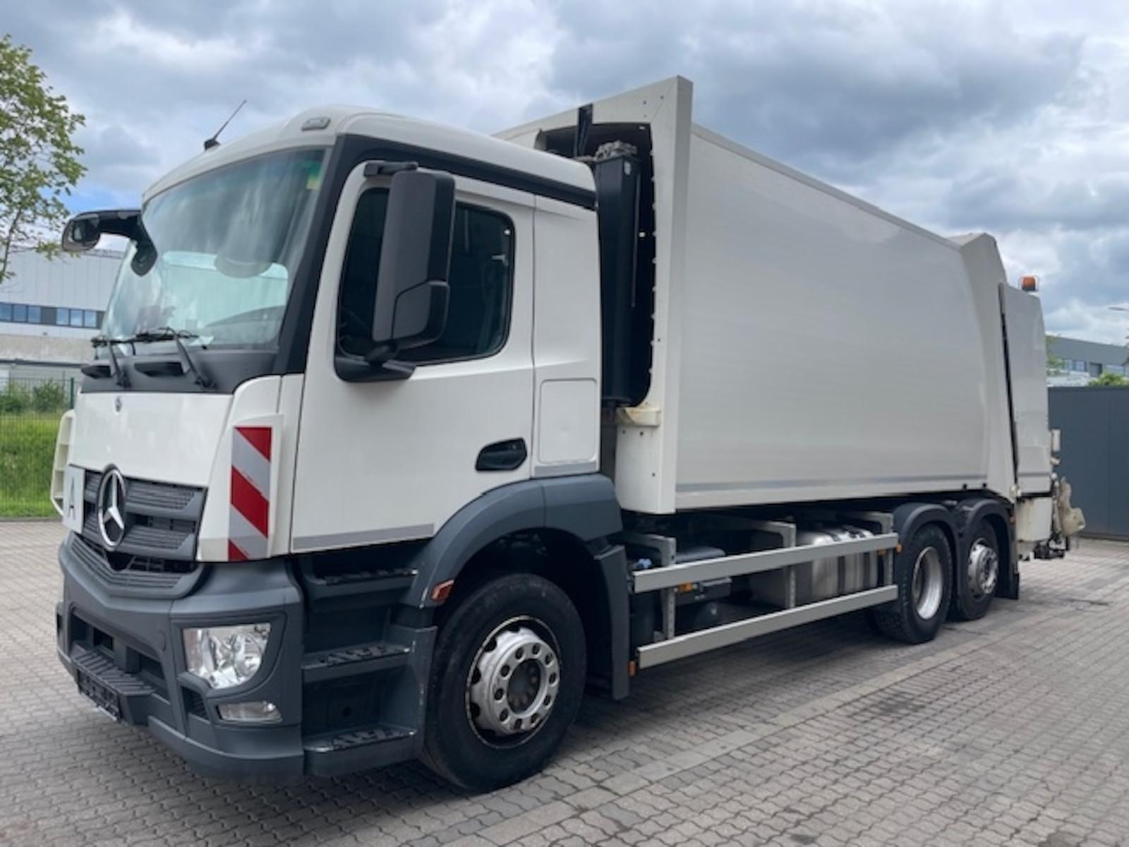 Mercedes-Benz 2533 6x2 Antos Faun Powerpess mit Lifter