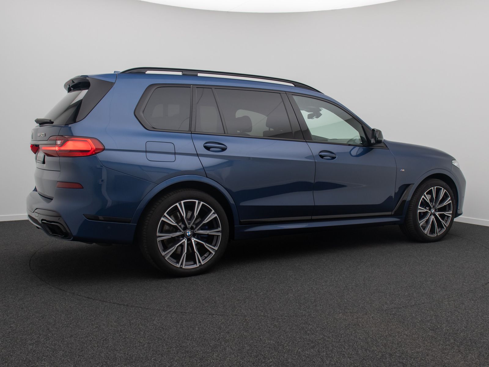 Fahrzeugabbildung BMW X7 M50i  Massage 360°B&W Laser DAB SkyLounge 22"