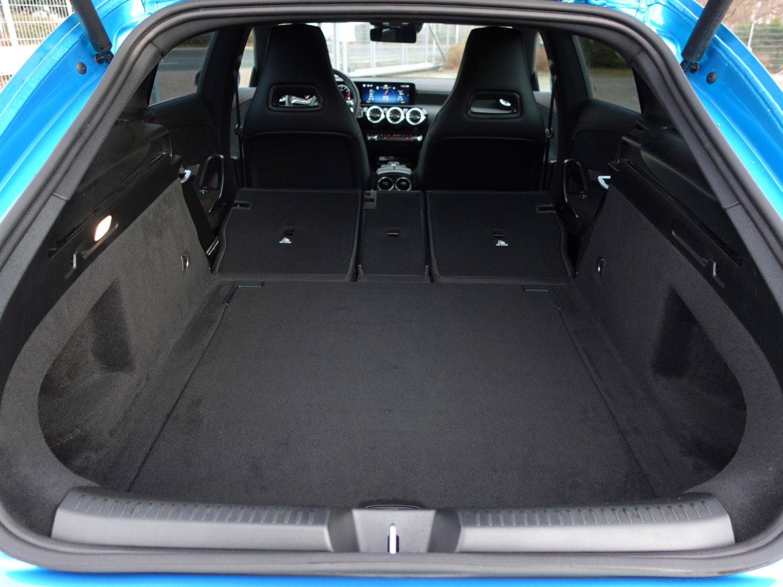 Fahrzeugabbildung Mercedes-Benz CLA 200 Shooting Brake 7GDCT AMG-Line MBUX MBEAM