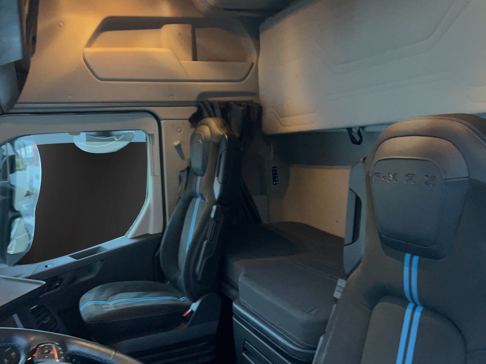 Fahrzeugabbildung Ford F-Max 500 Blackline, 2 Tanks, Intarder