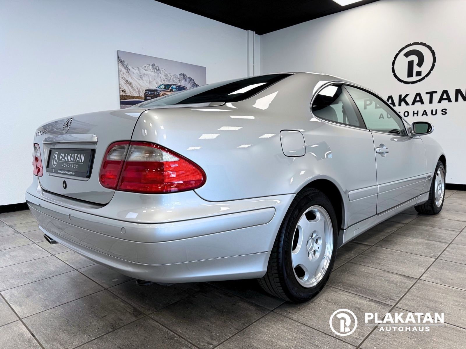 Fahrzeugabbildung Mercedes-Benz CLK 320 Elegance V6 Tempomat MB-Service