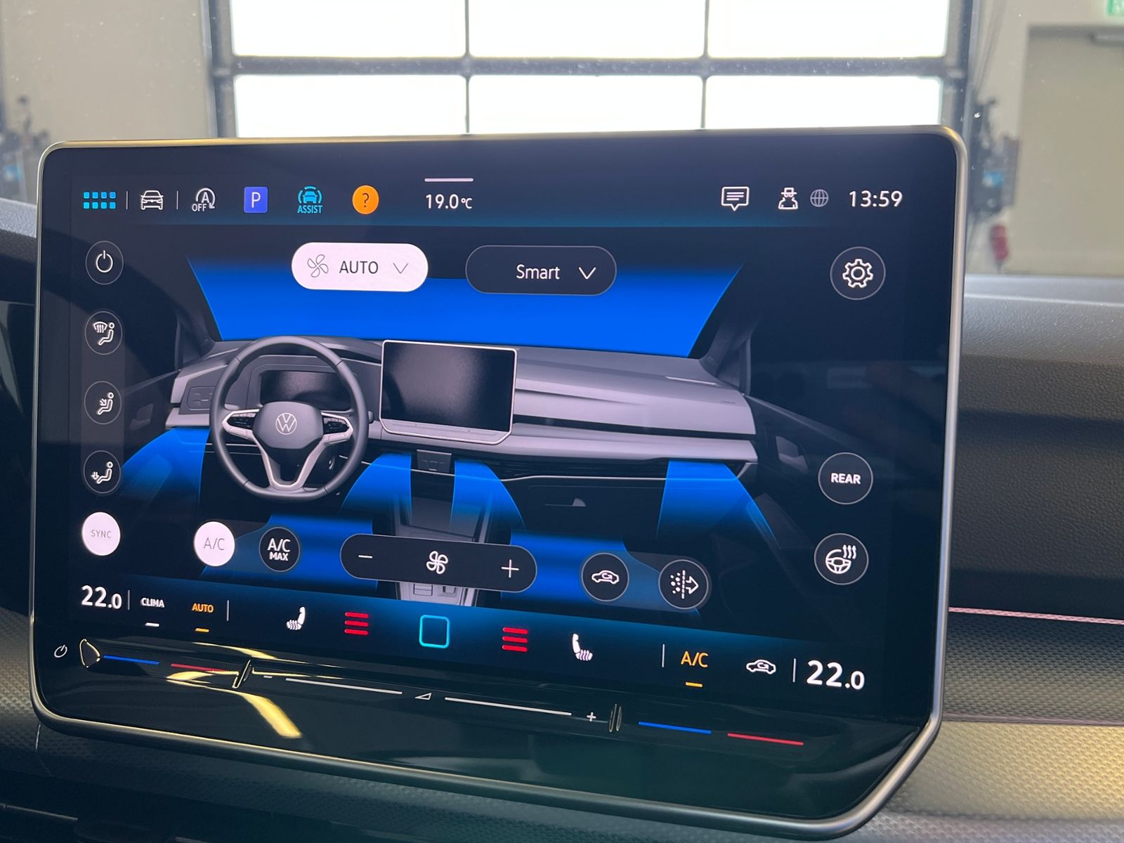 Fahrzeugabbildung Volkswagen Golf VIII Variant GOAL 2.0 TDI DSG *AHK, LED, 17