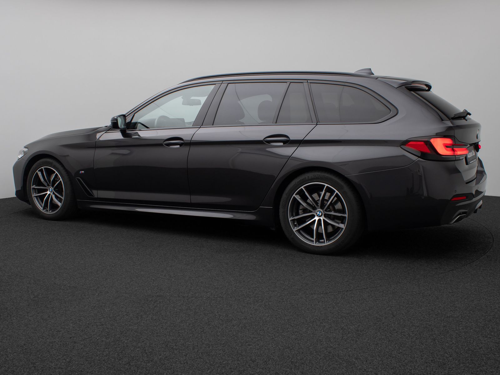 Fahrzeugabbildung BMW 520d xD M Sport Kamera HUD DAB Stop&Go Alarm AHK