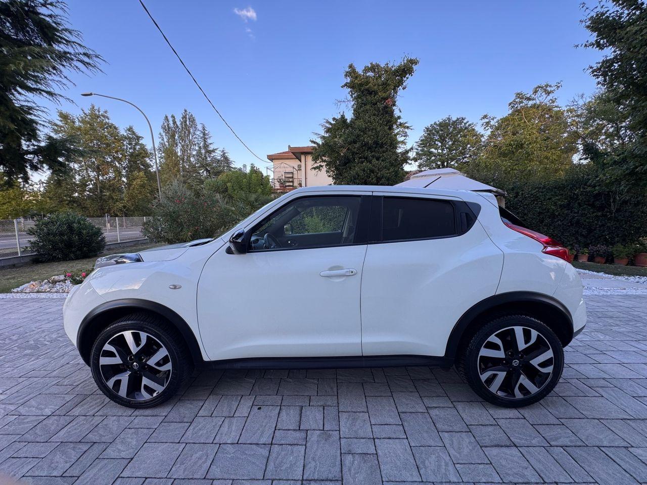 Nissan Juke 2013 — interior