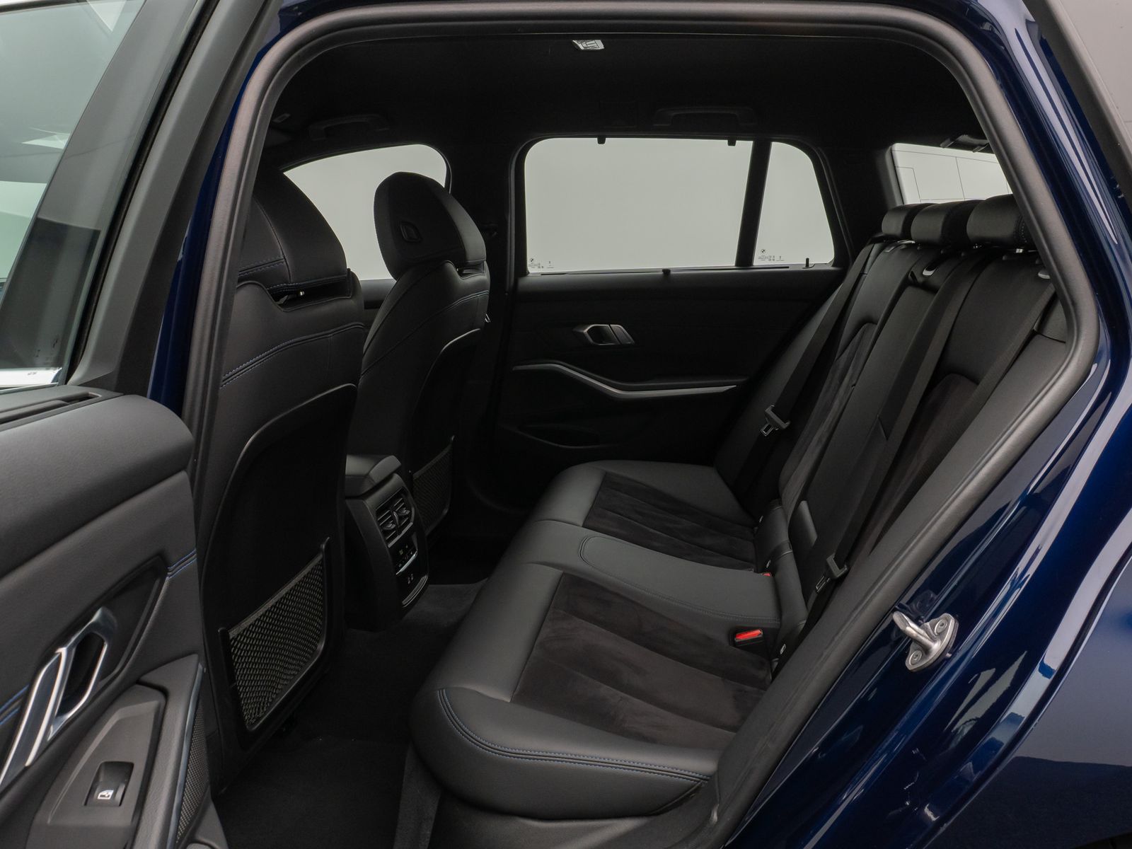 Fahrzeugabbildung BMW 320e M Sport DAB Widscreen PDC Individual 18Zoll