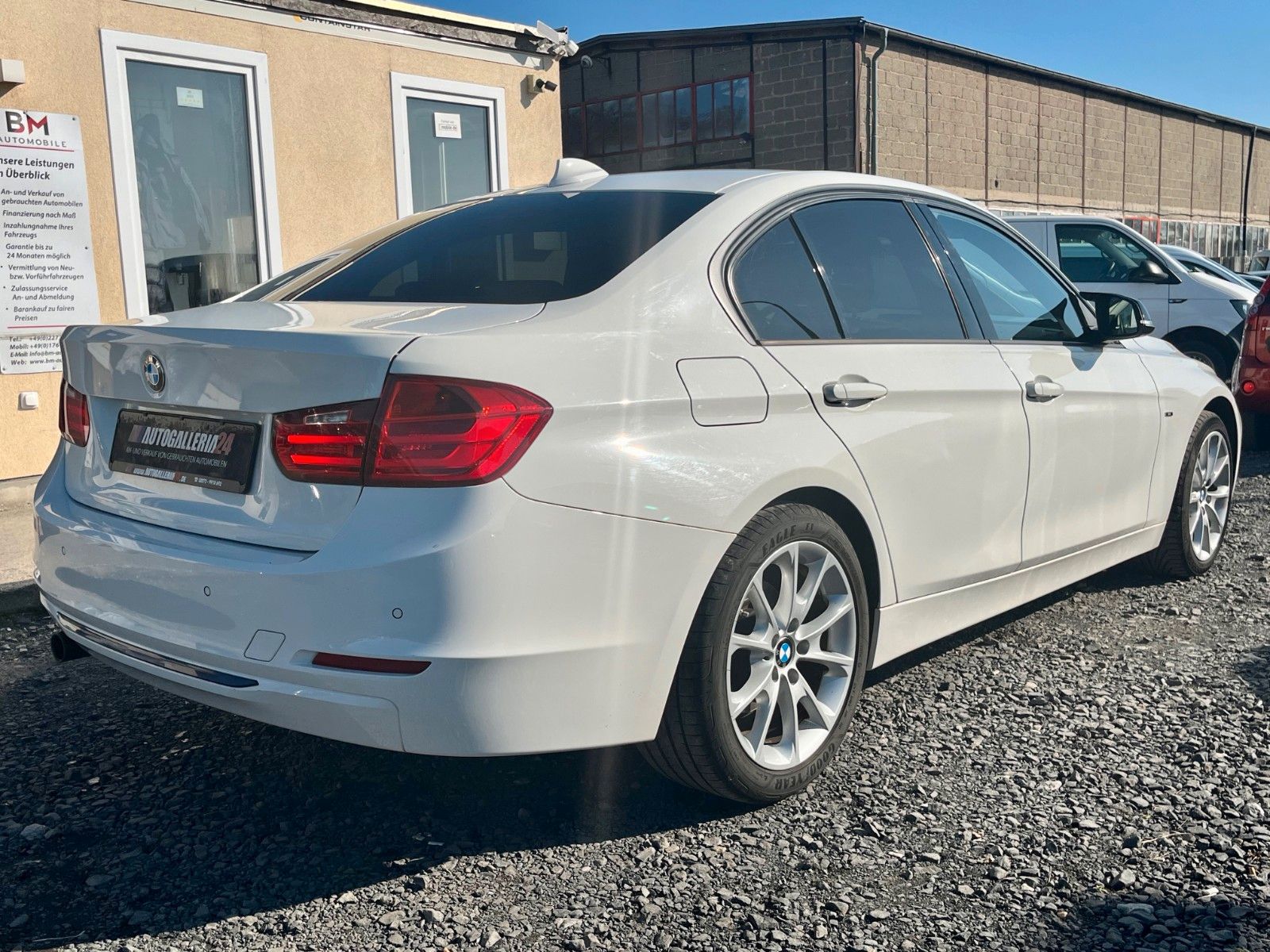 Fahrzeugabbildung BMW 320d Limo Aut. SPORT LINE Navi Xenon SPORTSITZE