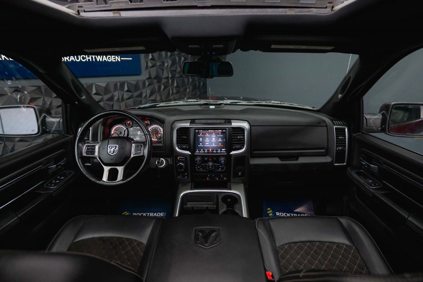 Fahrzeugabbildung Dodge RAM 5.7 V8 HEMI 4x4 OFFROAD Night-Paket *LED*AHK