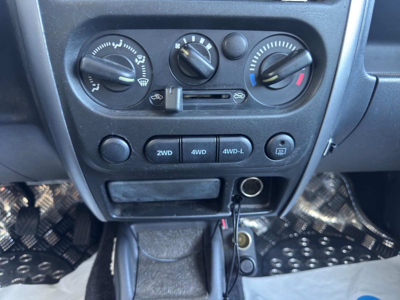 Suzuki Jimny 1.3 86 ch BVM 4x4 / Climatisation / Attelage / Pare-buffle / Soubassement traité anticorrosion