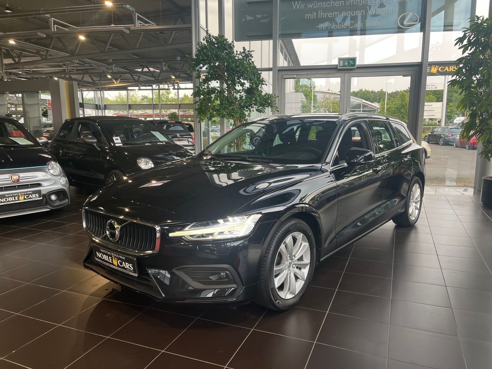 Fahrzeugabbildung Volvo V60 Kombi Momentum Pro LED NAVI ALU