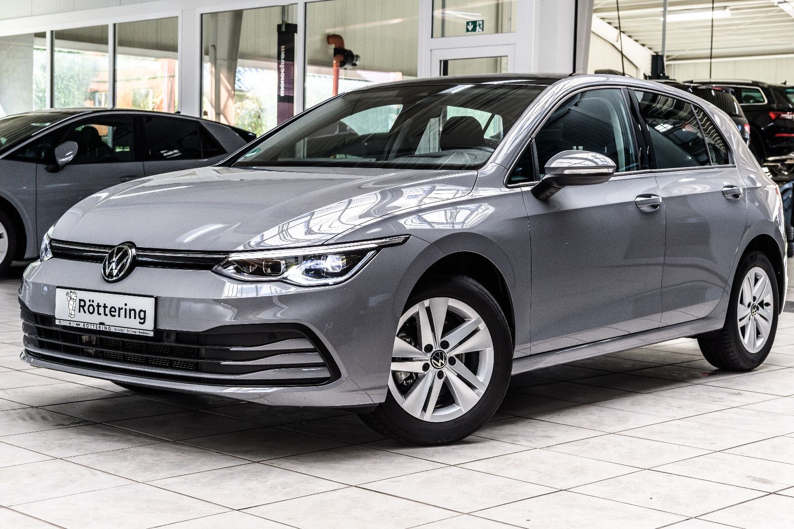 Fahrzeugabbildung Volkswagen Golf VIII Life +STHZ+LED+SHZ+NAVI+PANO+HEADUP