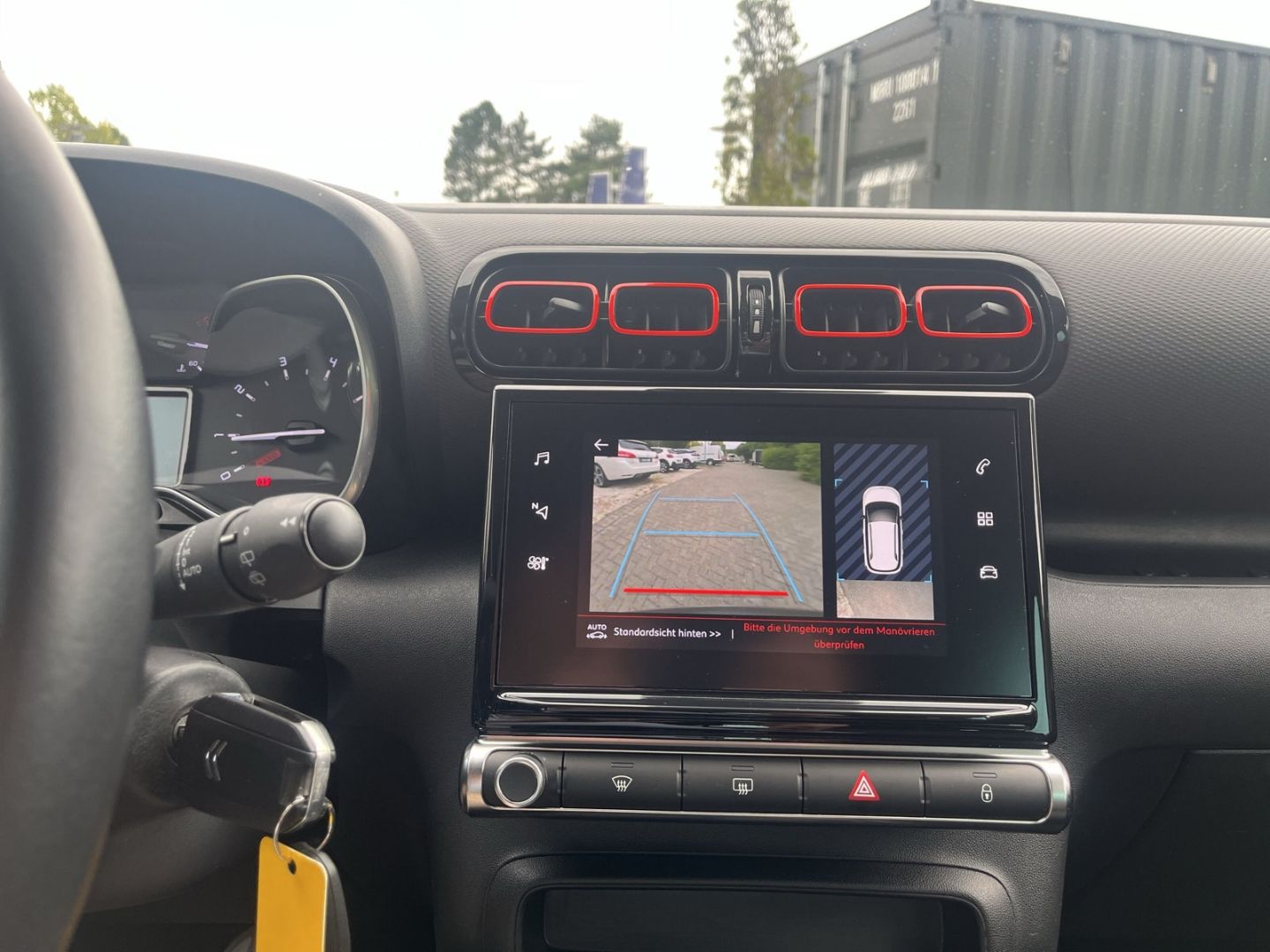 Fahrzeugabbildung Citroën C3 Aircross 1.2 PureTech 110 Shine Navi CarPlay