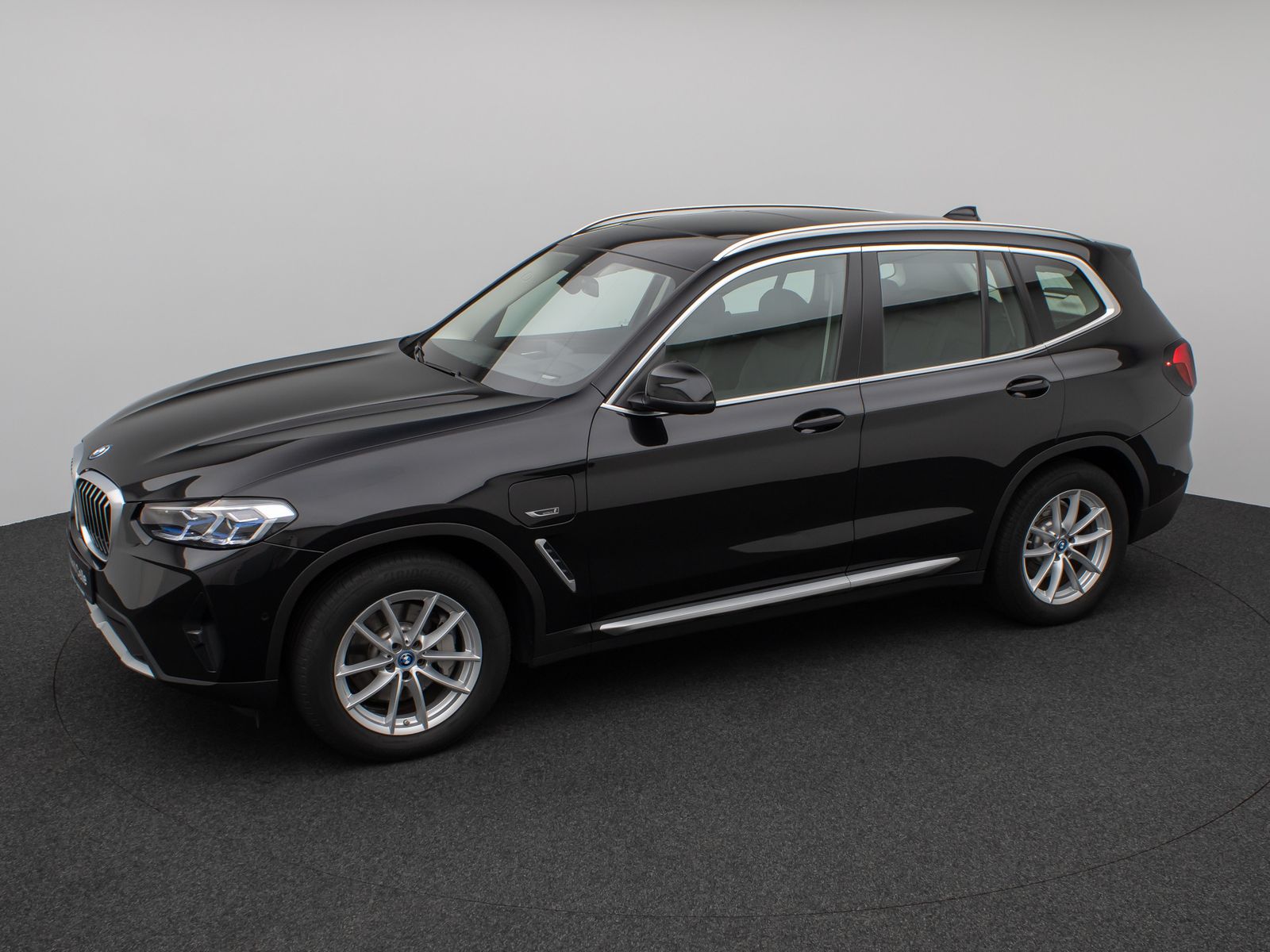Fahrzeugabbildung BMW X3 xD30e Panorama Kamera Laser HUD DAB HiFi 18"