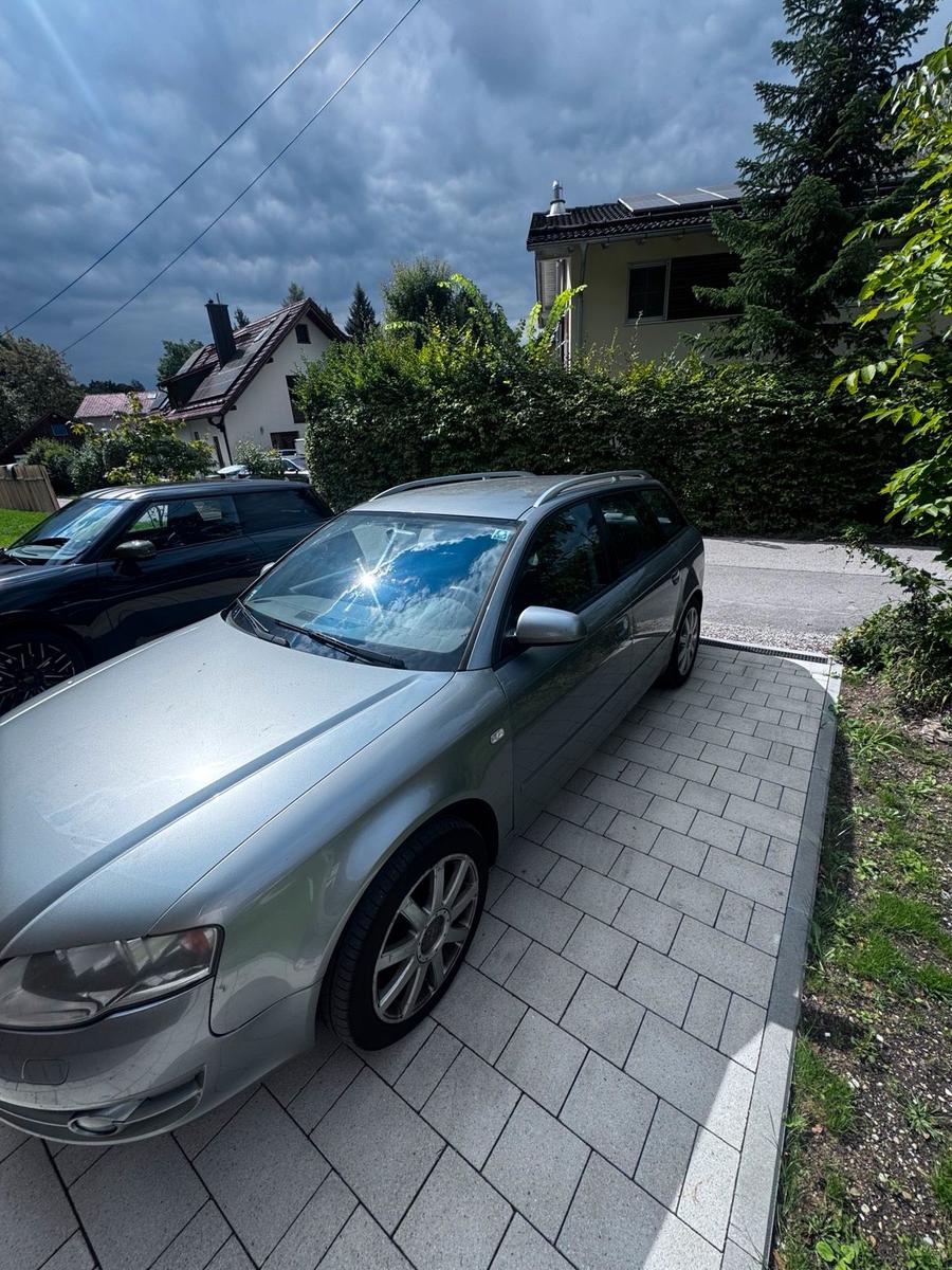 Audi A4 2005 — rear view