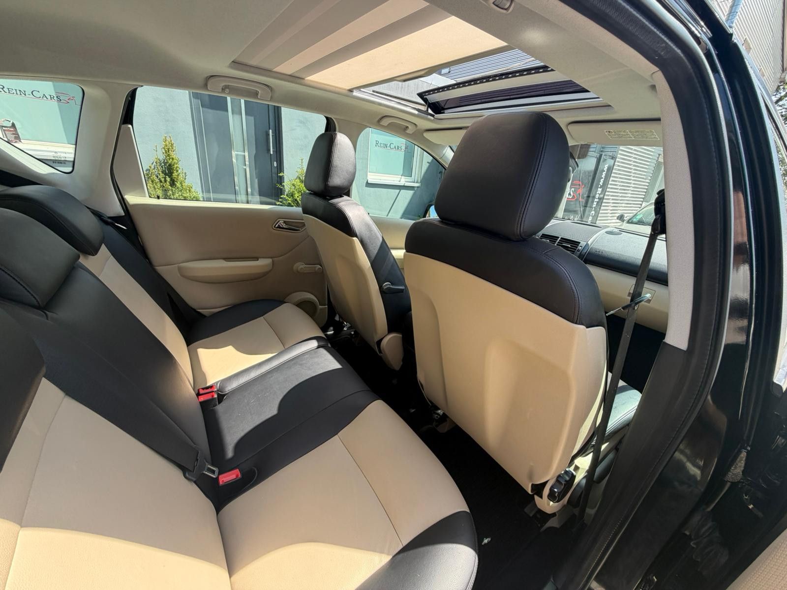 Daumennagel 15 - Mercedes-Benz A 180 Elegance/78TKM/PANO/AUTOM./TEMP/PDC/LEDER/